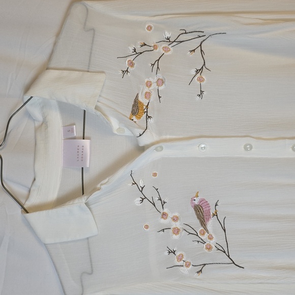 LC Lauren Conrad White Long Sleeve Embroidered Birds Hi-Low Blouse - Picture 2 of 4